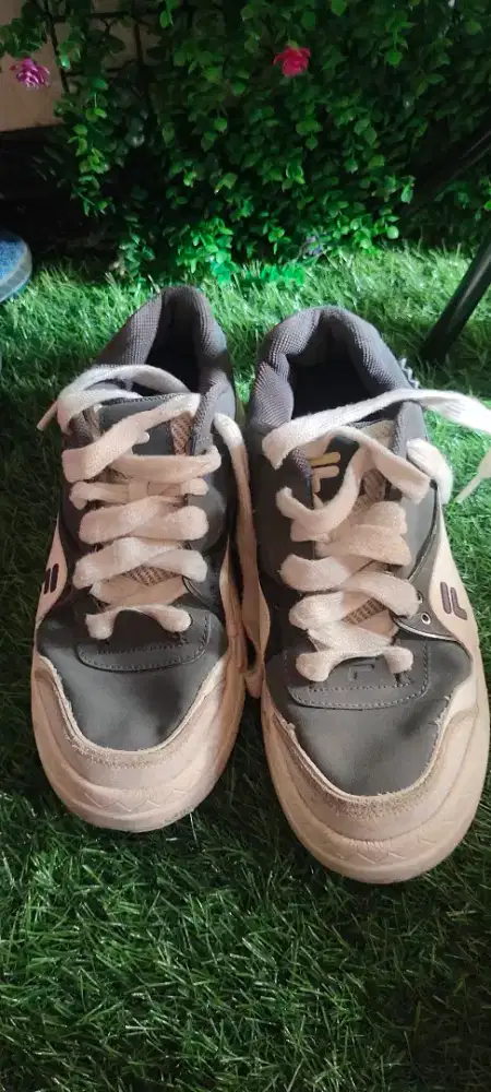 SEPATU THRIFTING IMPORT FILA SIZE 40