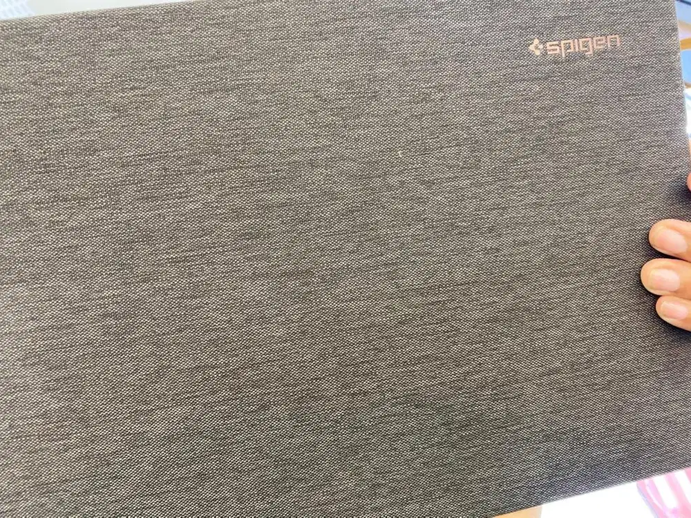 case spigen macbook pro m5