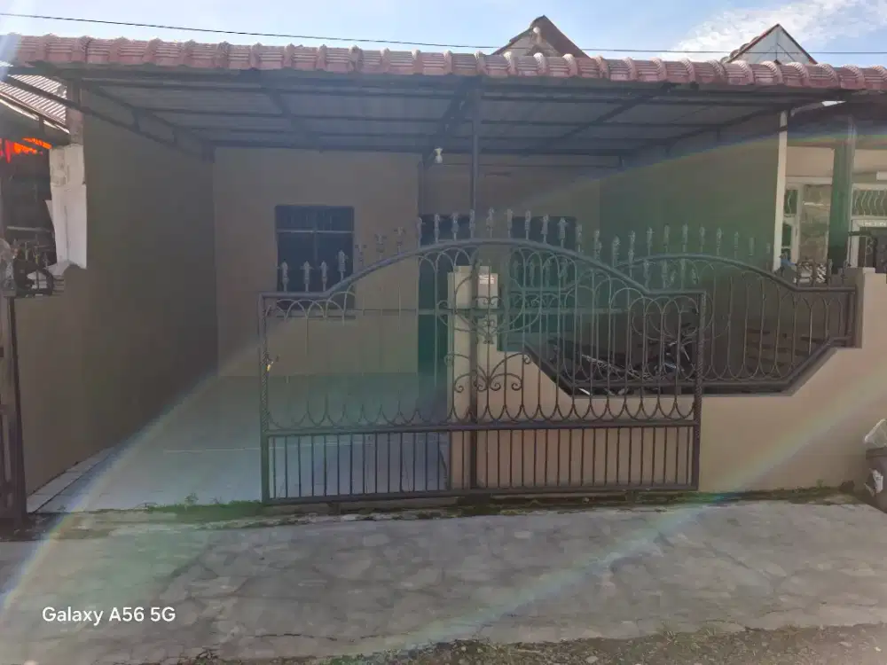DISEWAKAN RUMAH