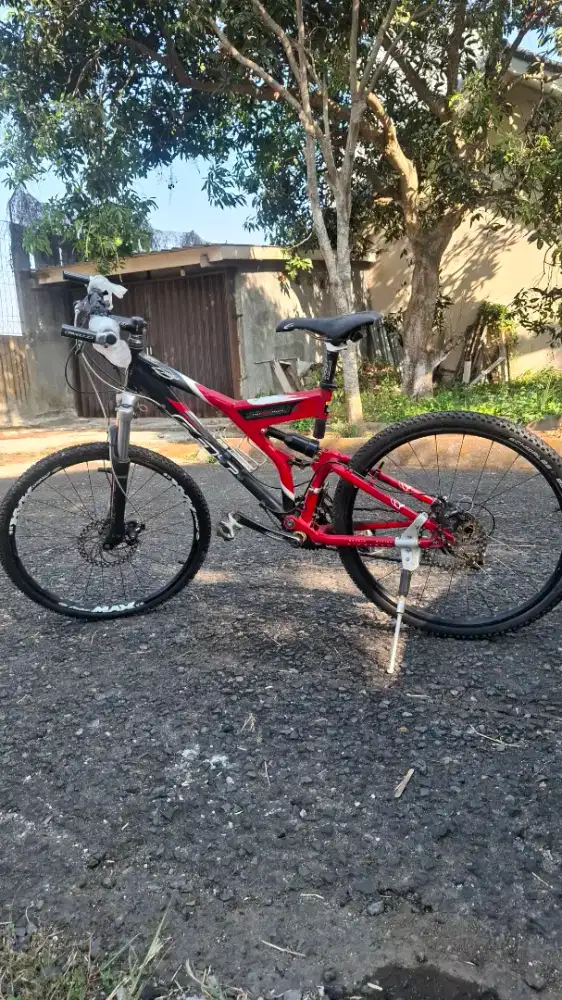 Sepeda MTB FELT