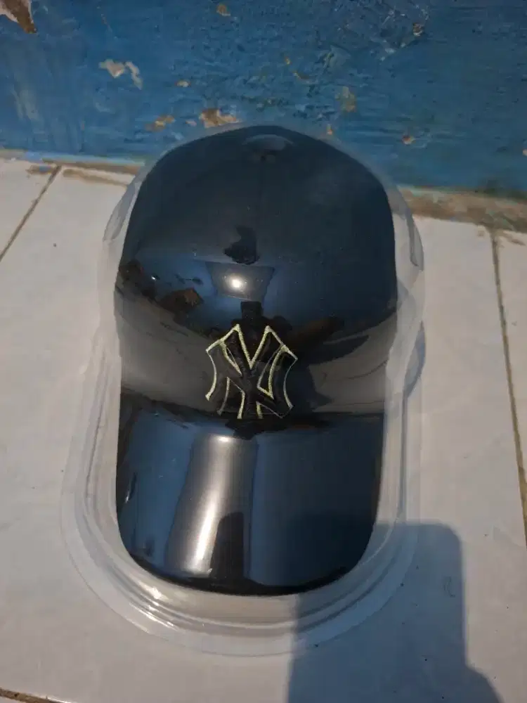 Topi New era black (green neon)