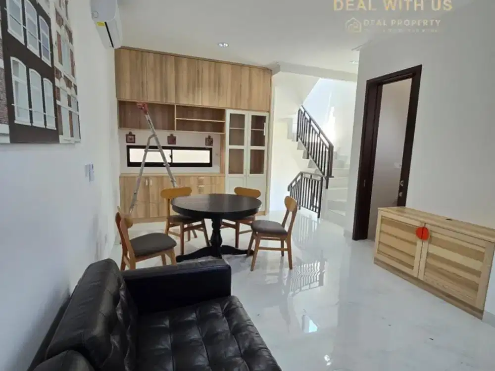sewa rumah 3 lantai golf island PIK uk 5x12,5m furnished