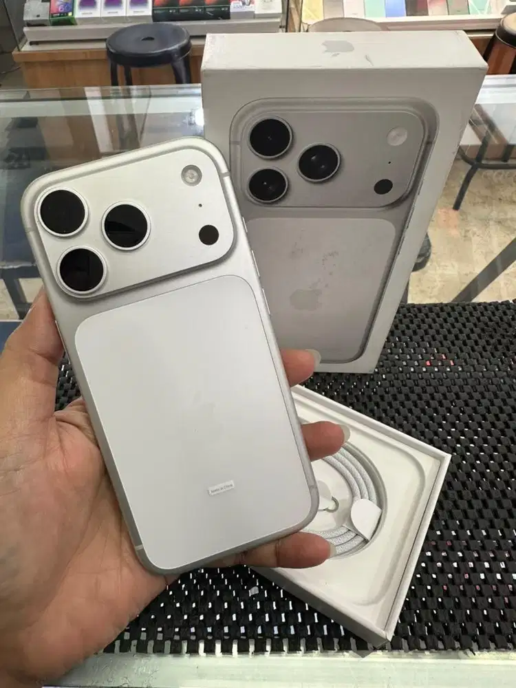 IPhone 17Pro 256GB Silver Garansi Resmi iBox Like New