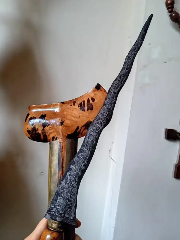 Keris sepuh cengkrong pamor wos wutah warangka kayu timoho