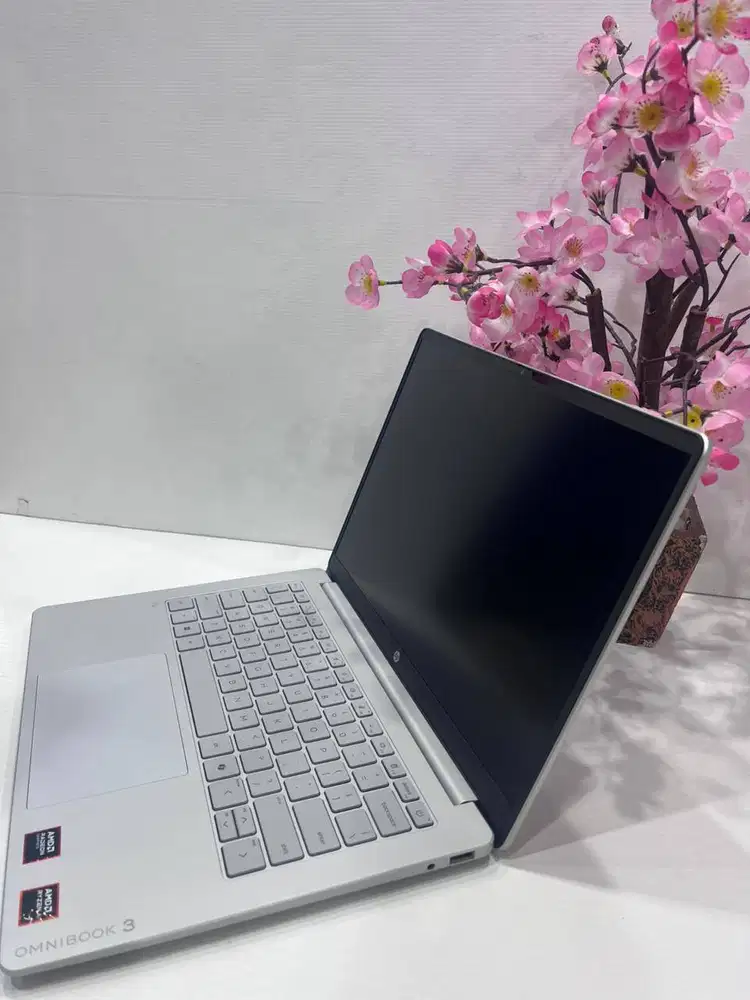 Laptop HP OmniBook 3 HV0036AU AMD Ryzen AI 7 445 16GB SSD 512GB