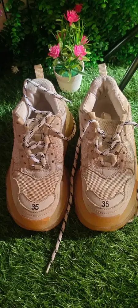 Sepatu Thrifting import BALENCIAGA Size 35