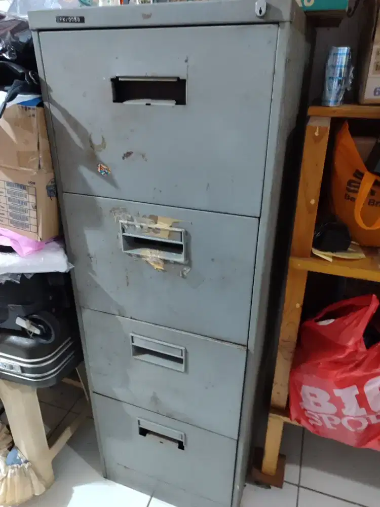 Filling cabinet besi 4 susun
