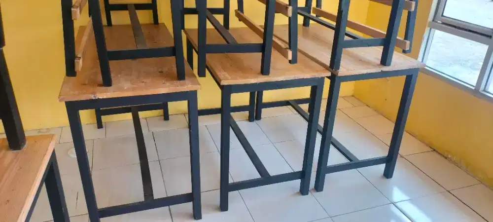 Dijual murah meja + bangku jualan