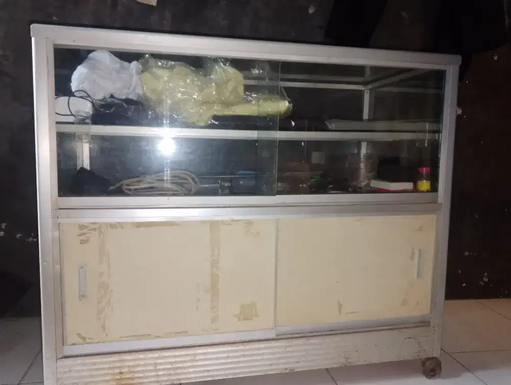 Jual ajh gan etalase konter bekas Lebar 1 m tinggi 85 cm