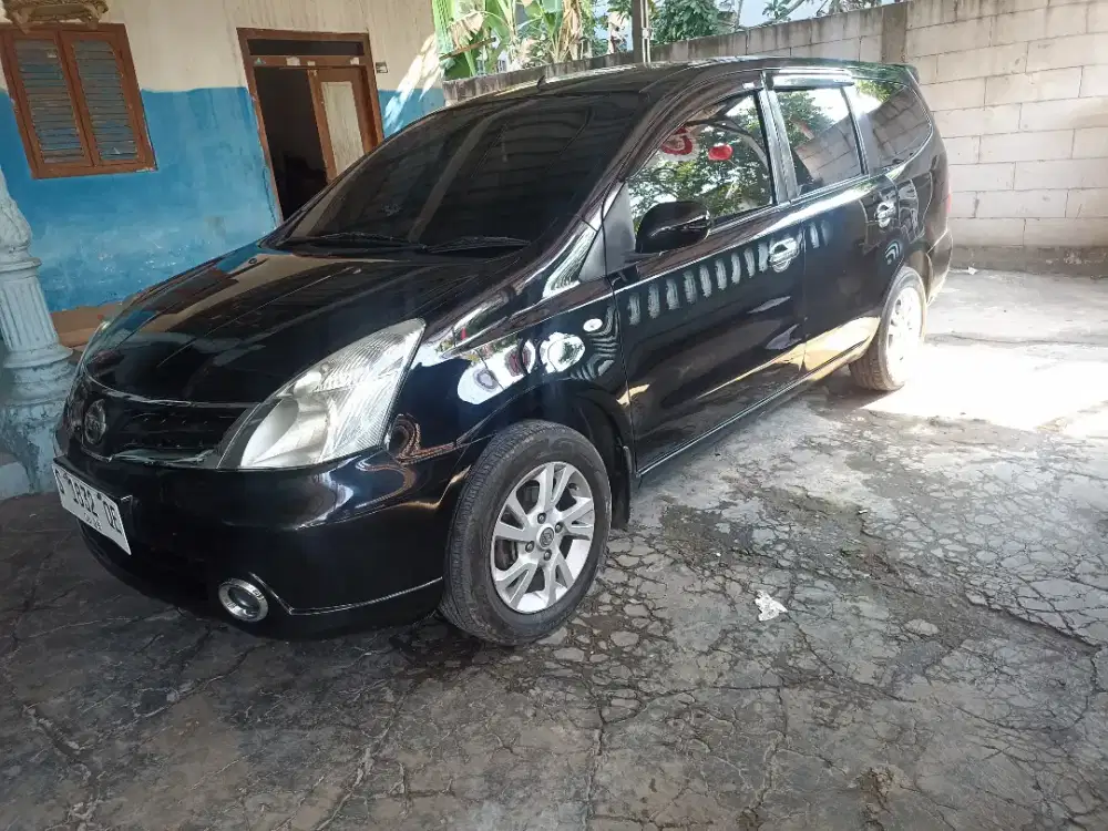 Nissan grand Livina SV 2013