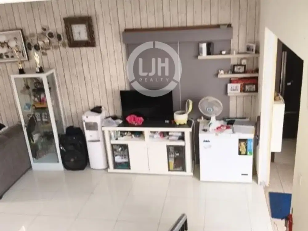 Rumah di Cluster Arana Harapan Indah Bekasi Jawa Barat Semi Furnished