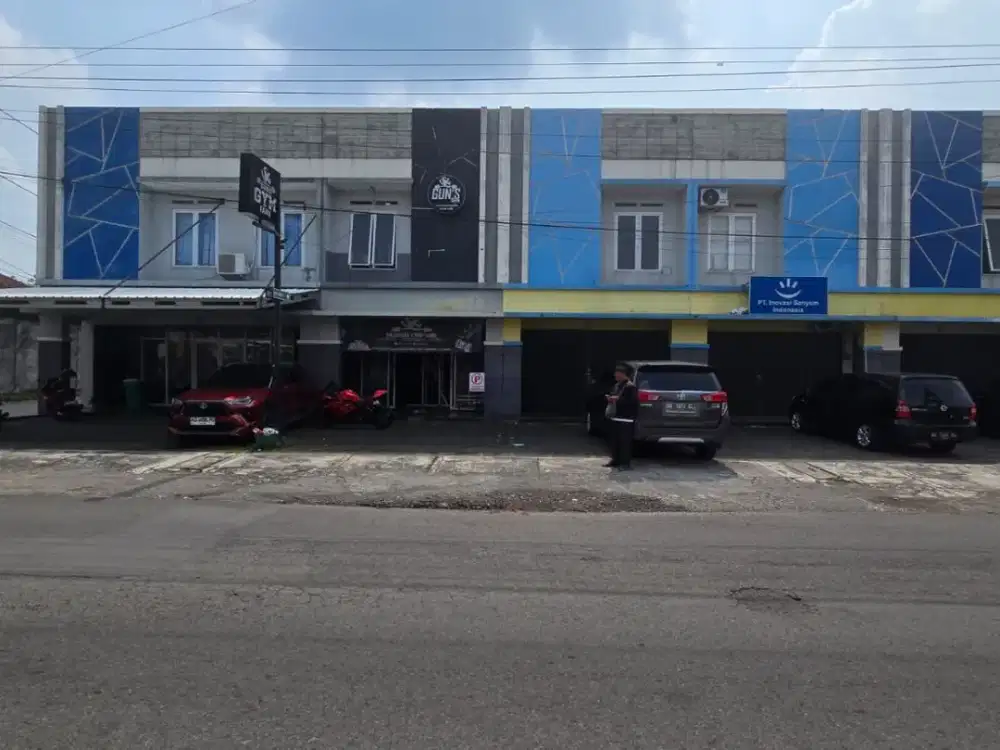 Ruko Strategis Beserta Usaha Gym dan Peralatan di Fajar Indah