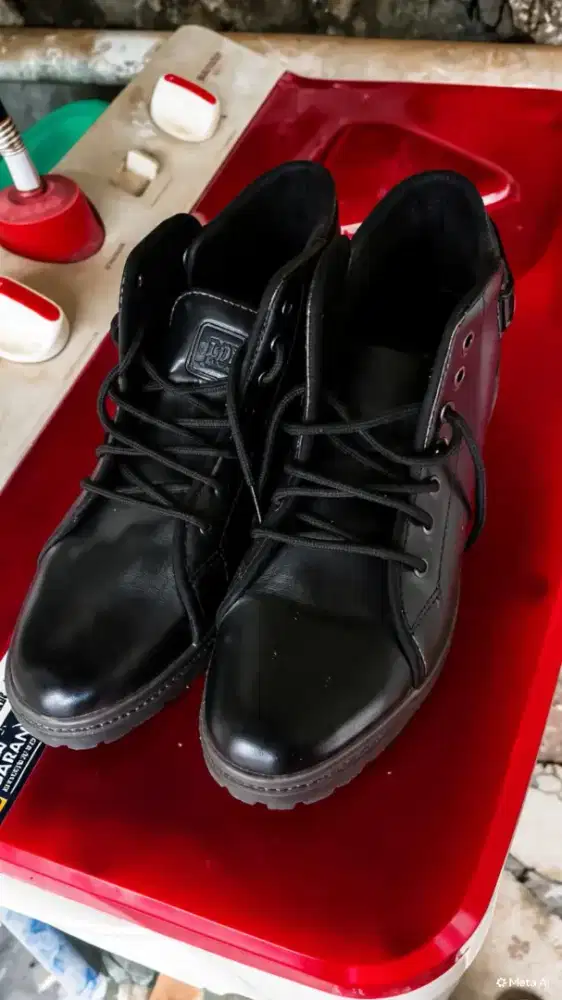 Sepatu pantofel pria