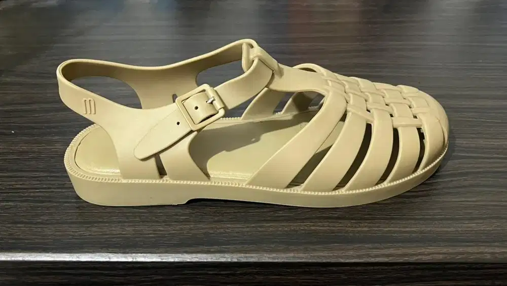 Melissa Possession Ad — Beige Matte 37