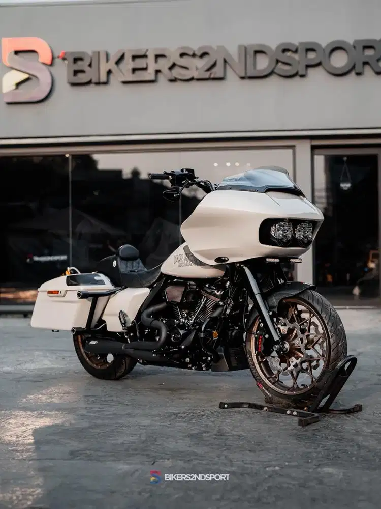 HARLEY DAVIDSON ROAD GLIDE FULL MODIF