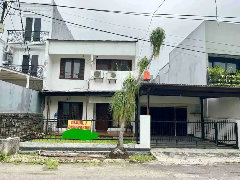 Rumah Tinggal menghadap Timur , garasi 3 mobil, Lebar jalan 6m, keamanan 24jam, Lapangan Basket,  Masjid.