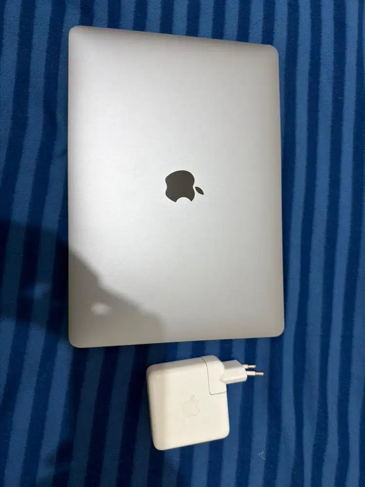 Macbook Pro 13 8/128 GB Tahun 2019