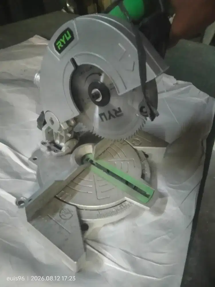 Mesin potong serbaguna