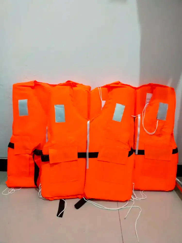 Baju pelampung masih baru nego