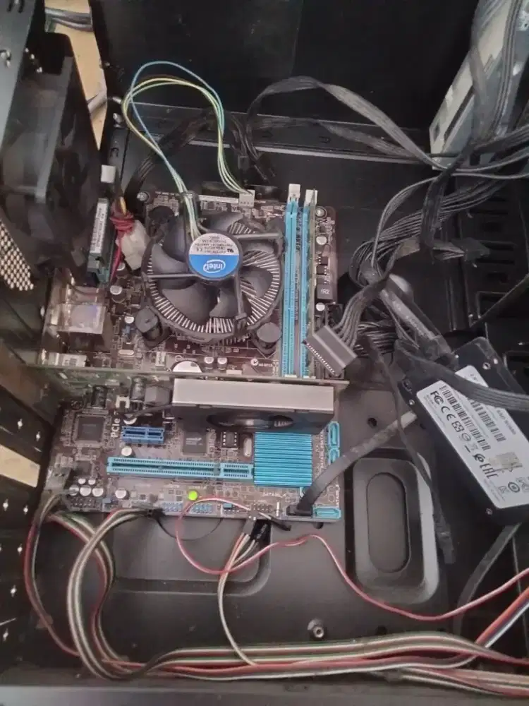Cpu corei3+SSD+LCD 22 inch siap pakai