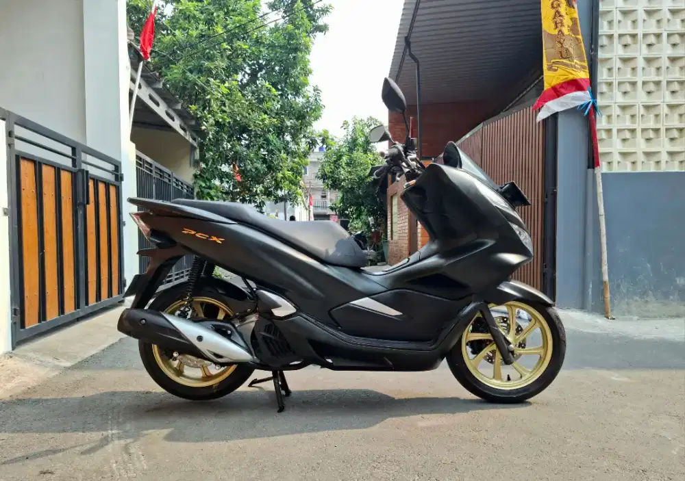 Honda PCX 150 CBS ISS Keyless MULUSSS (Surat Lengkap)