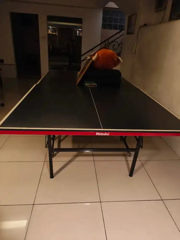Meja pingpong merek:nittaku masih mulus jarang pakai