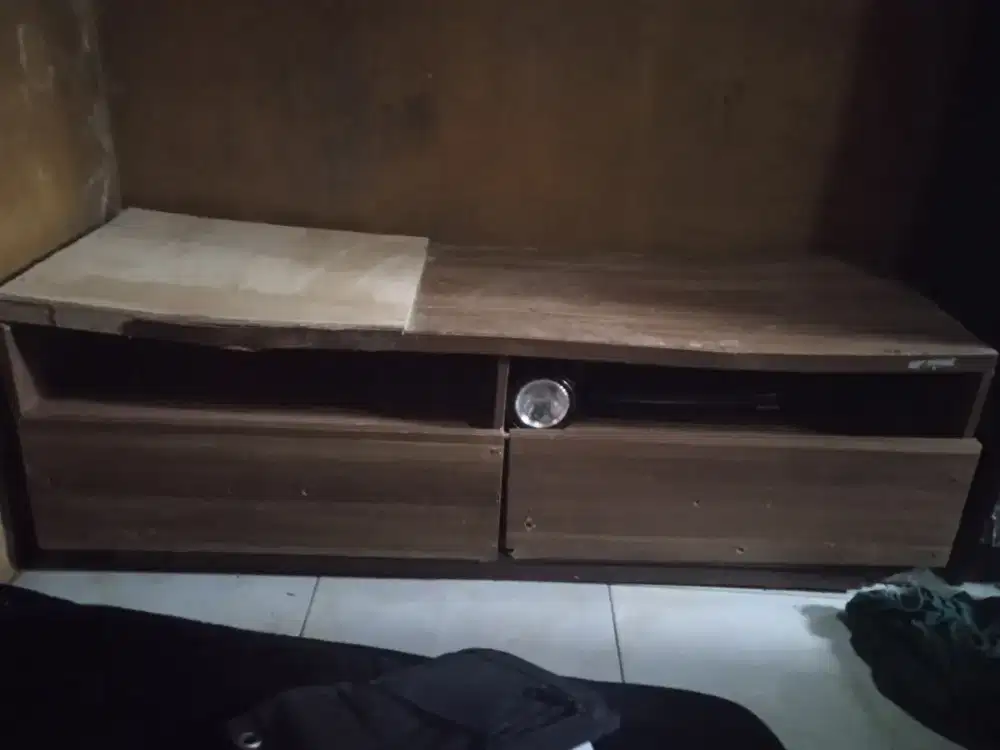 Lemari televisi