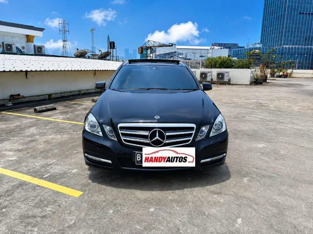 Mercedes Benz E300 Avantgarde Panoramic 2012 Automatic Hitam