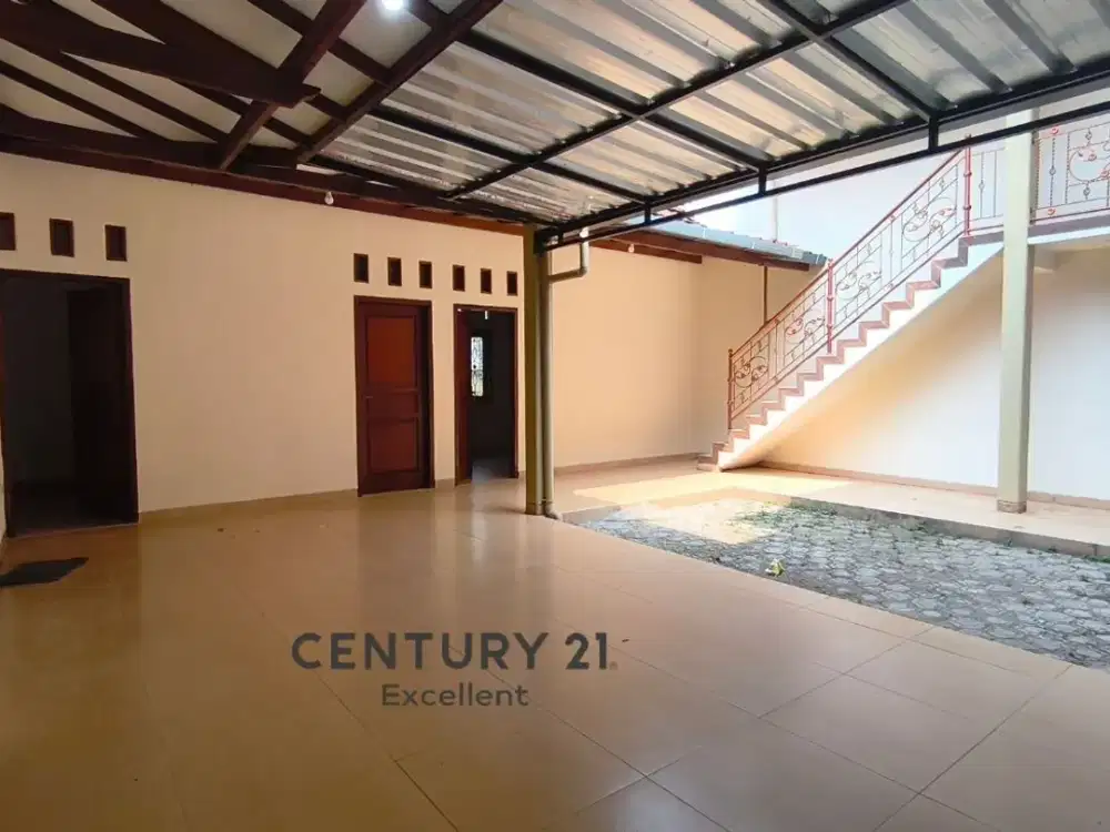 DIJUAL RUMAH COCOK UNTUK USAHA DIKAWASAN PREMIUM JAKARTA TIMUR