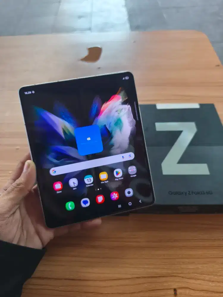 Samsung Zfold 3 5G 12/512 resmi sein