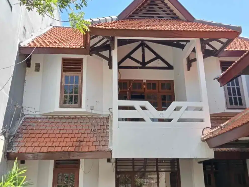Disewakan Rumah 2 Lantai 3KT Dukuh Kupang Dekat Kampus UWK Surabaya