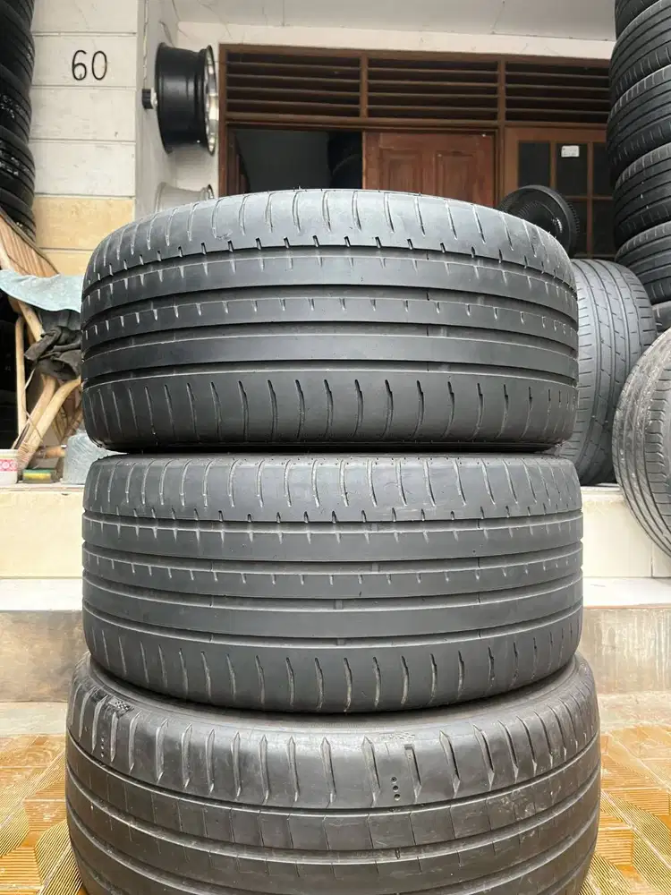 Ban Accelera  225 40 r18 2Pcs