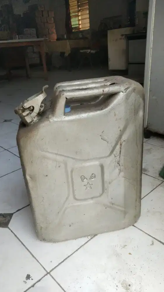 D8jual Diregen bensin,20lt,barang langka jarang ada yg punya