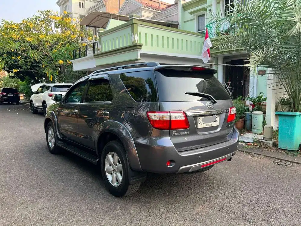Toyota Fortuner 2010 Bensin