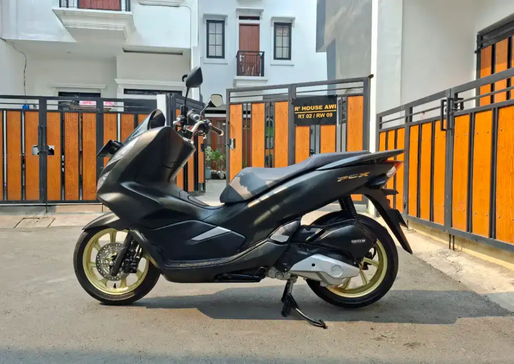 Honda PCX 150 CBS ISS Keyless MULUSSS (Surat Lengkap)