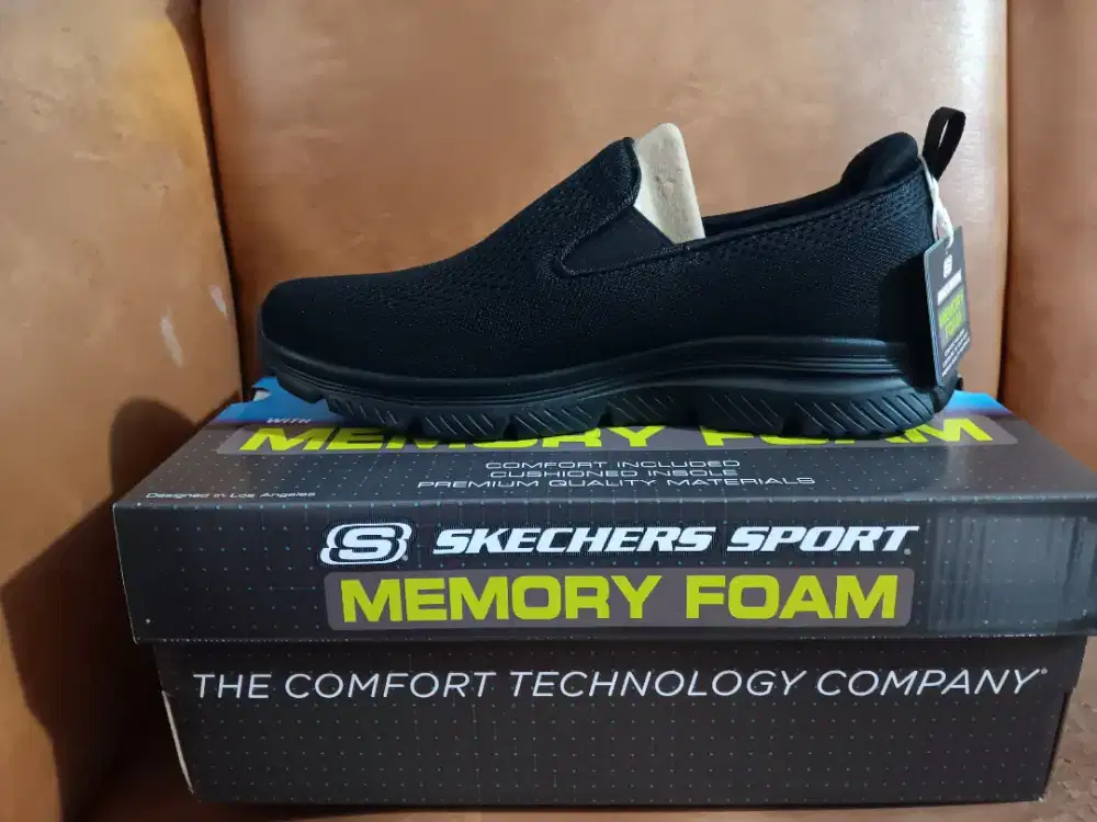 Sepatu skchers fullblack original