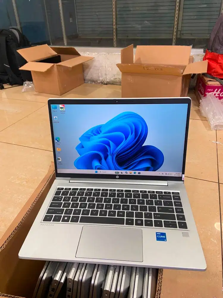 HP 440 G9 I5 G12 16/512 COCOK UNTUK BISNIS KELAS MENENGAH *RET