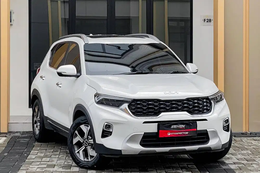 Kia Sonet 1.5 Premiere Sunroof AT Matic 2022 Putih Metalik.