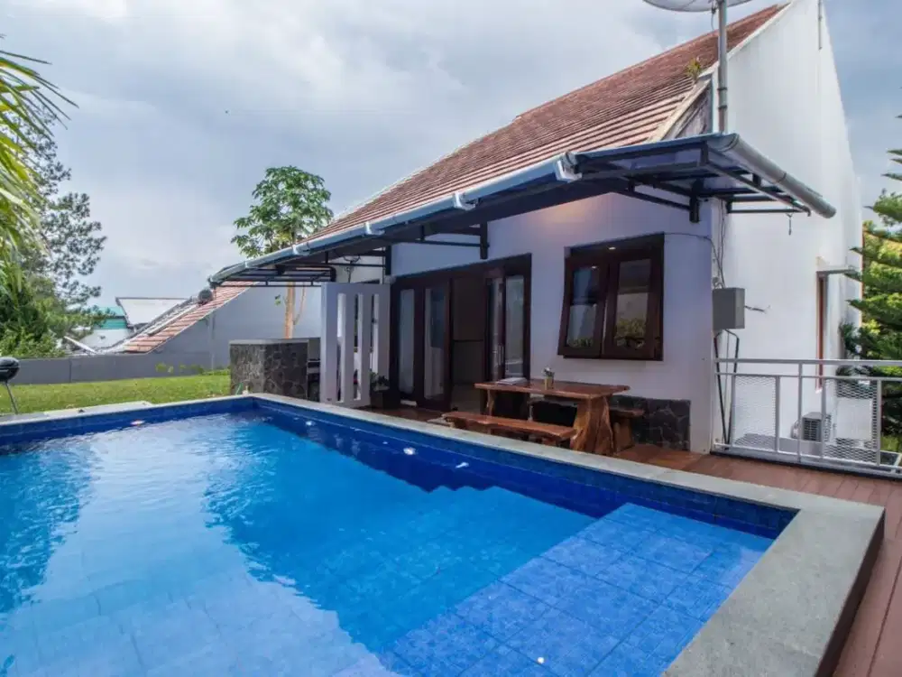 Rumah Villa Dengan Kolam Renang Pribadi di Resort Dago Pakar Bandung