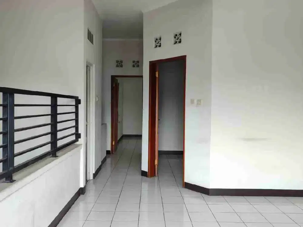 Rumah 2 lantai sayap jl Pasteur dengan KT 4 + KT pembantu 1