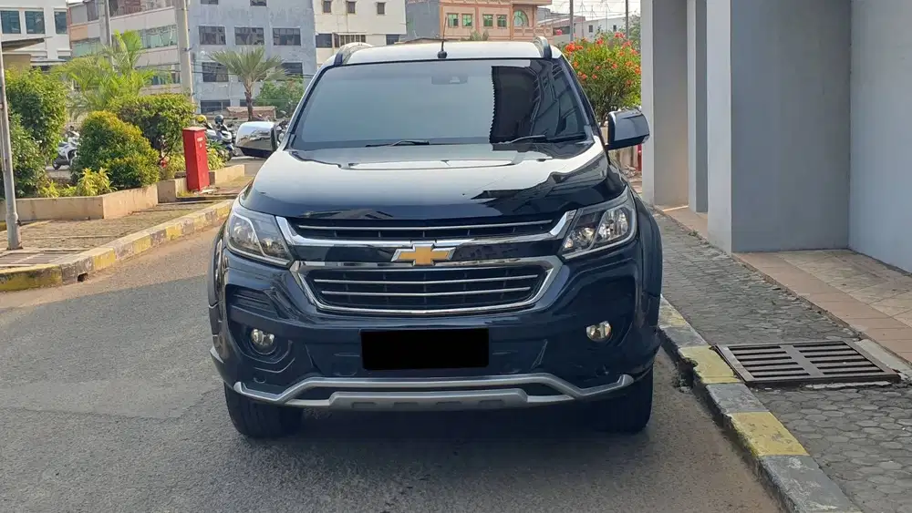 Chevrolet Trailblazer 2.5 LTZ Duramax 4x2 Diesel AT Hitam 2018