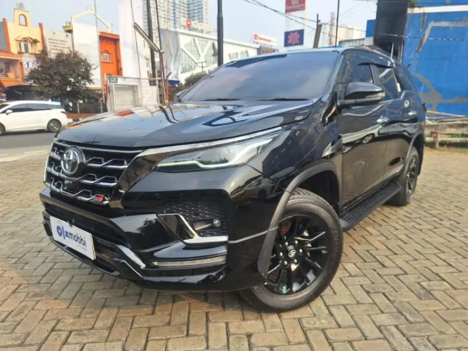 DP RENDAH Toyota Fortuner 2.8 4x2 GR Sport DSL Solar-AT 2023 PUR