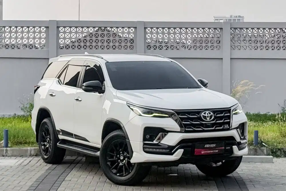 Toyota Fortuner 2.8 VRZ GR Sport Diesel Solar AT Matic 2022 Putih,