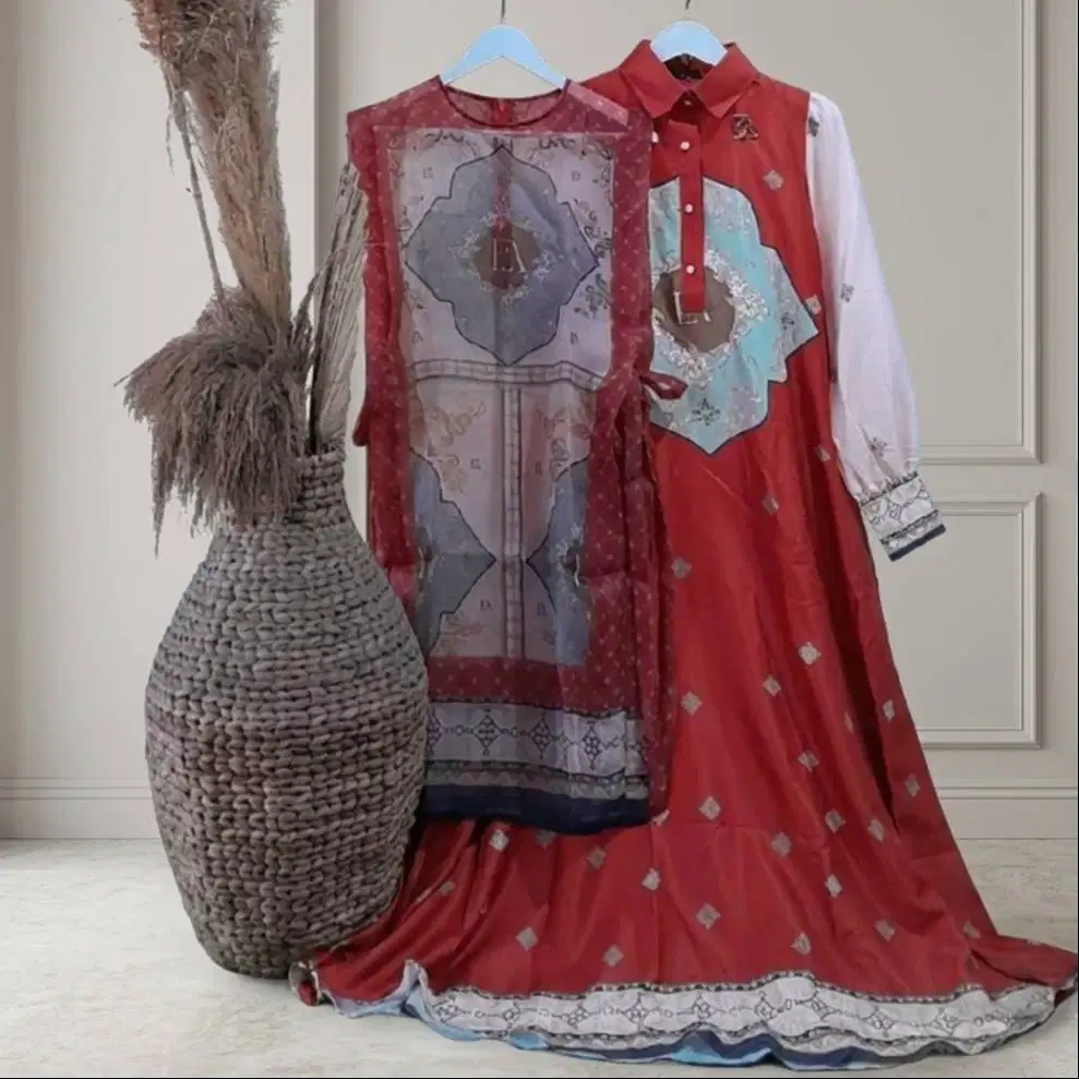 Baju Muslim Wanita Ellyarsy x Ivan Gunawan – Like New