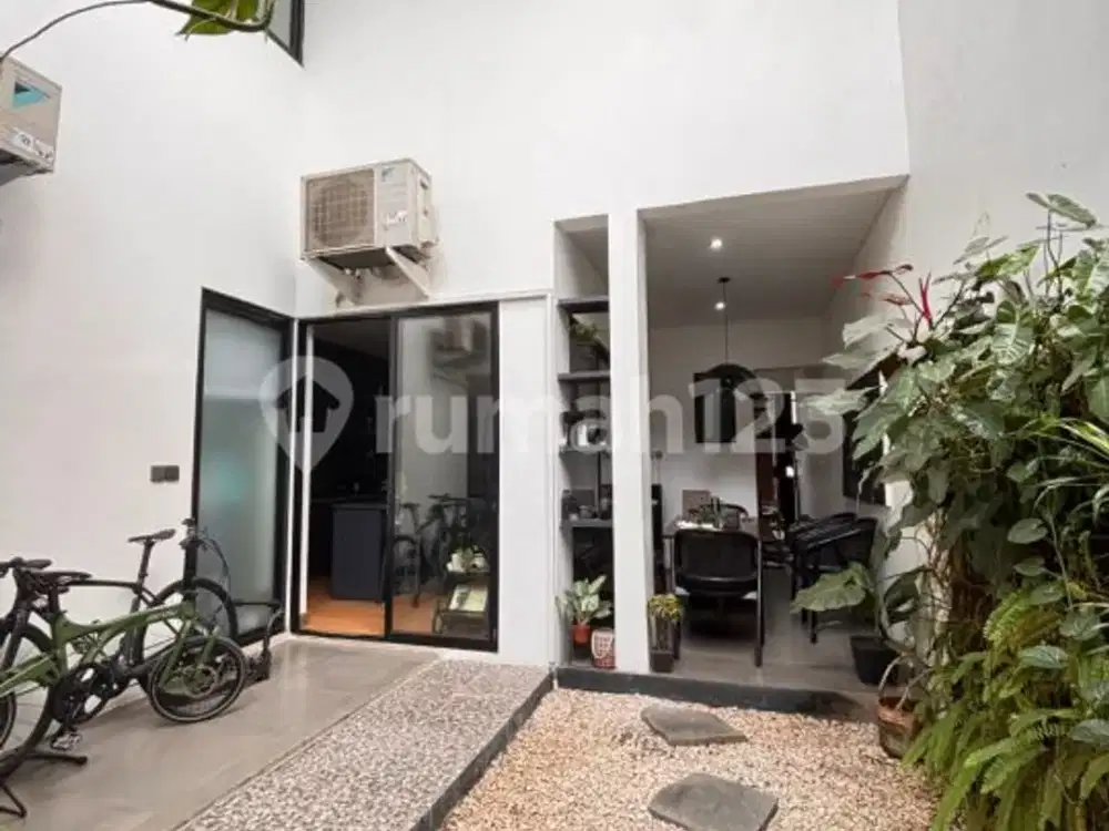 For Sale Rumah Cakep 2 Lantai Nyaman Lokasi Strategis di Zahra Residence
