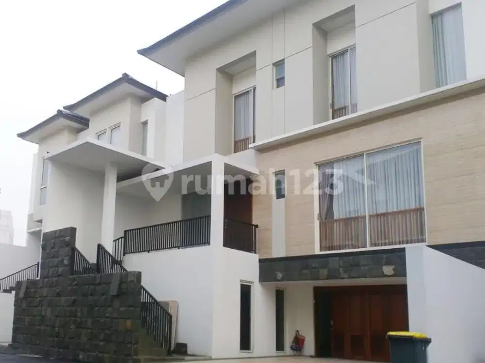 Rumah Strategis 3 Lantai Lokasi Premium di Arkania Residence TB Simatupang Jakarta Selatan