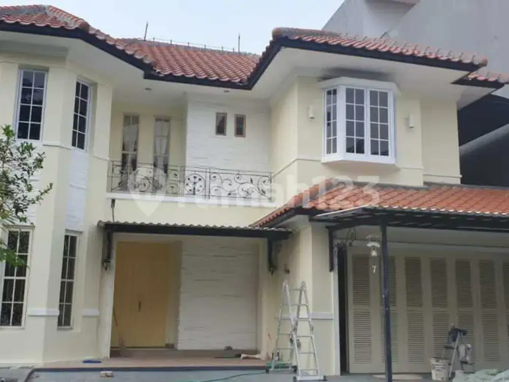 Disewakan Rumah 2 Lantai Full Furnished Telaga Biru Alam Sutera