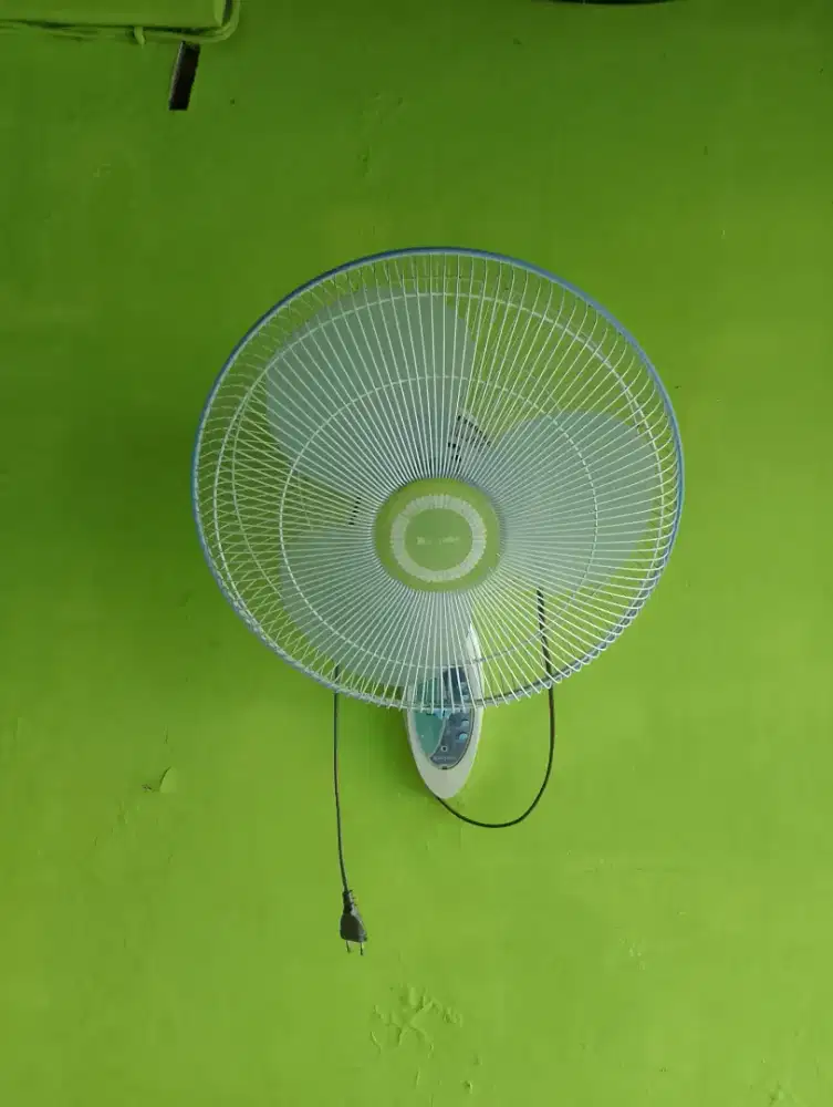 Kipas angin dinding merk Miyako 16 inch pakai remote