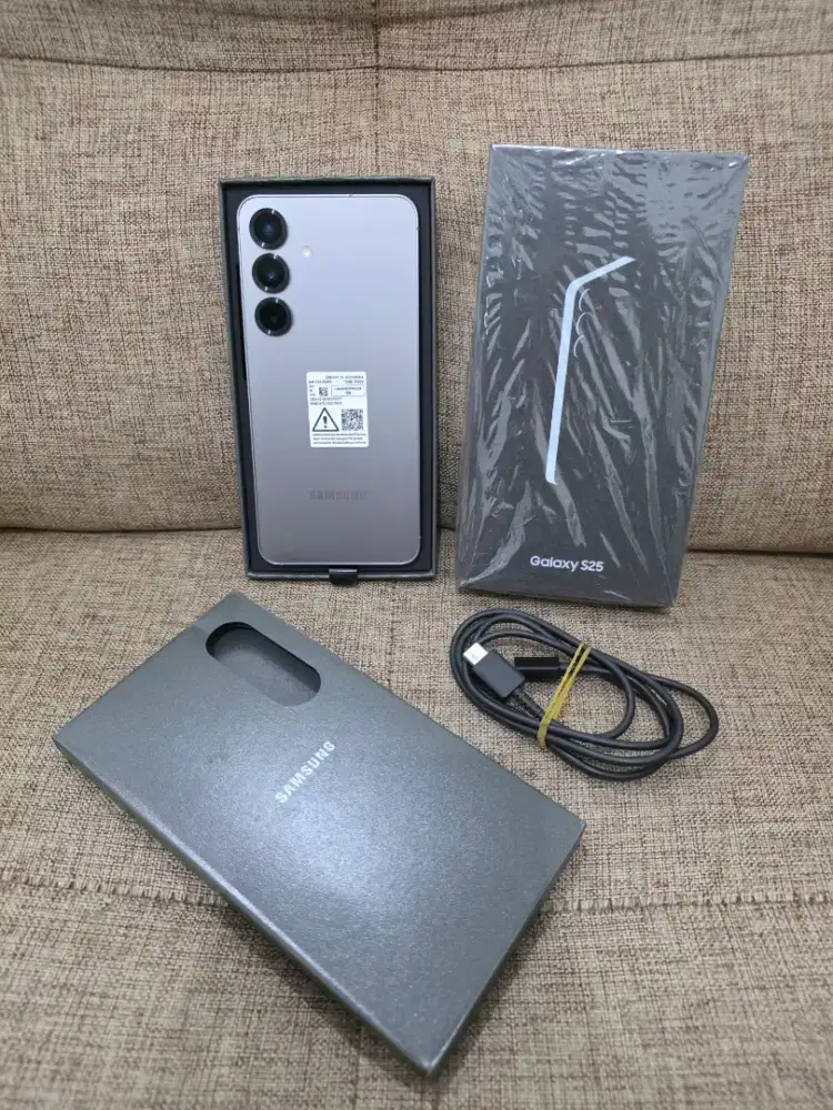 Samsung S25 12/256GB sein mulus like new garansi on 10/2026 fullset