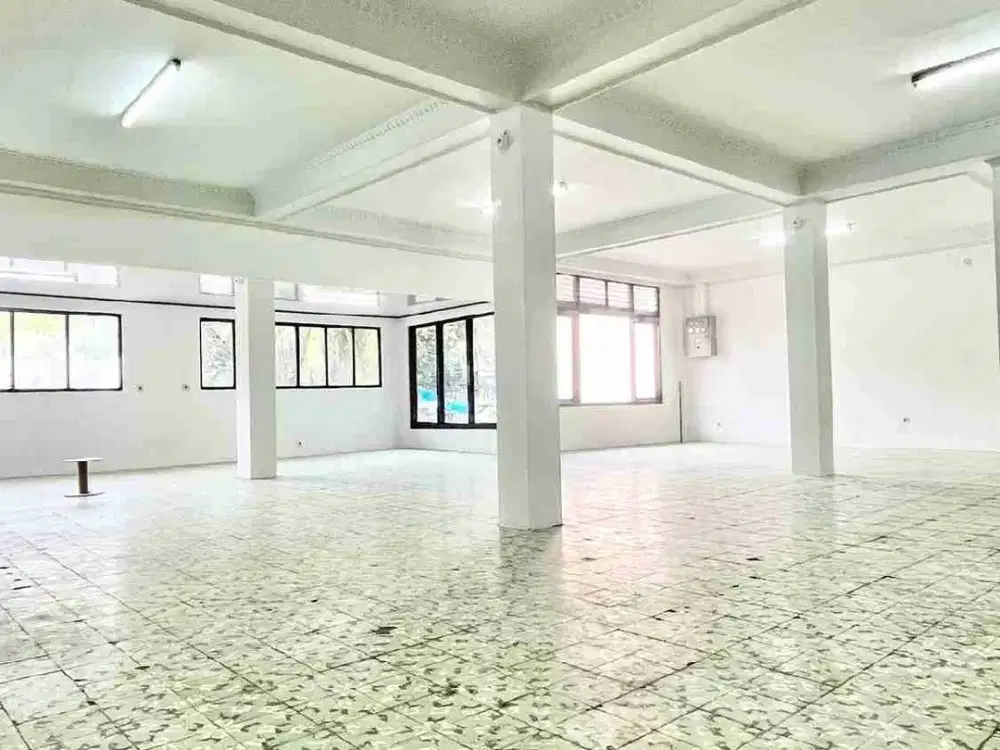 Disewakan Gedung Area Kemang Parkir 40 Mobil